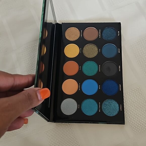 Hipdot Pressed Eyeshadow Palette 15 Beautiful Shades Green - Picture 4 of 16